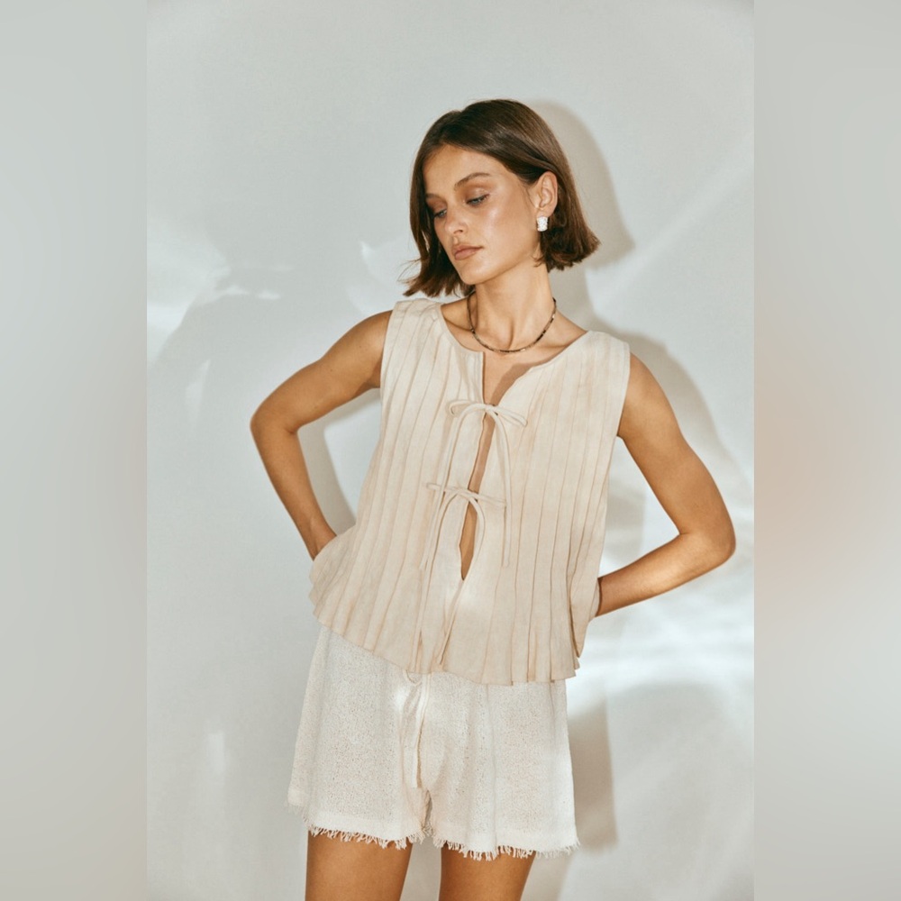 BNWOT VRG GIRL Valeria Linen Top
